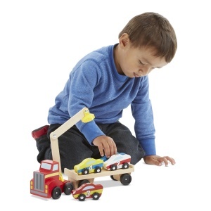 Melissa Doug Autotransporter din lemn cu macarale magnetice si 4 masini 30 cm - Img 8