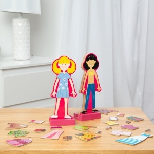 Melissa Doug Set Papusi Magnetice Abby si Emma 56 Piese Lemn Creativitate Copii 3 - Img 9