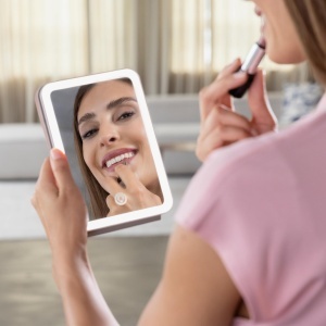 Oglinda cosmetica Medisana CM 400 cu iluminare LED, reincarcabila, pliabila, portabila - Img 3