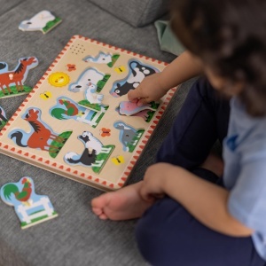 Puzzle din lemn Melissa Doug cu animale de ferma si sunete, 8 piese - Img 6