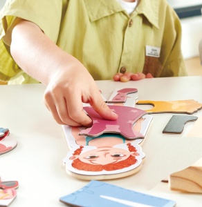 Puzzle magnetic de imbracaminte, inclusiv baza din lemn, set creativ - Img 3