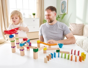Rampa cu bile Hape - Set din lemn cu domino, 18 piese, pentru copii de la 3 ani - Img 3