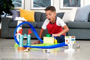 Set Circuit Slam Hot Wheels Mario Kart cu vehicul inclus, pentru copii de 3 ani - Img 2