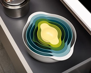 Set compact de pregatire a alimentelor Joseph Joseph Duo din 6 piese cu boluri, cani de masurare si strecuratoare, multicolor - Img 3