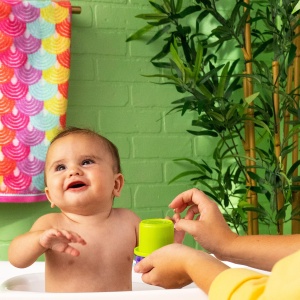 Set de baie de 15 piese Bright Starts, Splash, Splash Baby - carte impermeabila, ratuste de cauciuc, jucarii pentru animale de companie si cani de stivuire, unisex, 6 luni+ - Img 8