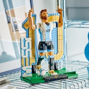 Set de Constructie LEGO Lionel Messi - 958 piese, 2 variante, cadou pentru copii si adulti - Img 5