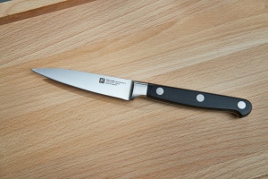 Set de cutite ZWILLING Professional S, 3 piese (cutit de curatare 10 cm, cutit de carne 16 cm, cutit de bucatar 20 cm), maner din otel inoxidabil special/plastic cu nituri, negru [Fabricat in Germania] - Img 7