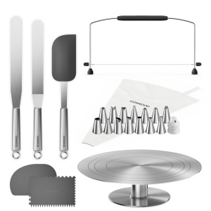 Set de decorare pentru prajituri Kenwood KWSD100, set de decorare pentru prajituri si placinte, inclusiv farfurie pentru prajituri, punga de acoperire, 3 razuitoare pentru aluat, palet unghiular si intins si ferastrau pentru prajituri, otel inoxidabil