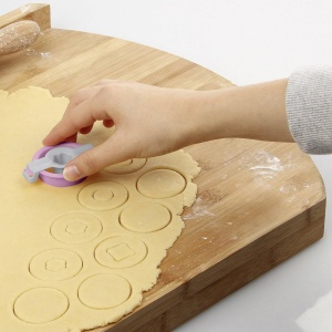 Set de forme de taiat pentru biscuiti Zenker Linzer, 4 piese, plastic, rozgri - Img 3