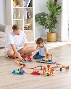 Set de joaca Hape Bahn- und Seefracht - Tren din lemn cu macara si vapor pentru copii 3 - Img 2