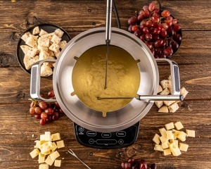 Set fondue electric Rommelsbacher F 1200 25L 6 furculite control tactil 1200W - Img 4