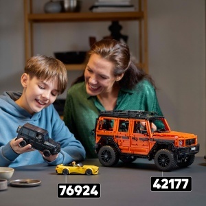 Set LEGO Technic Mercedes-Benz G 500, 2891 piese, model detaliat pentru adulti - Img 7
