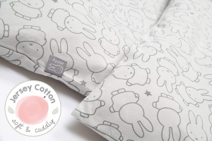 Set lenjerie pentru patut bebe roba Miffy 80x80 cm model iepuras gri - Img 3