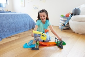 Set Pista Hot Wheels RacerVerse Jurassic World cu 2 Masini Die-Cast, Raptor Blue si Owen - Img 2