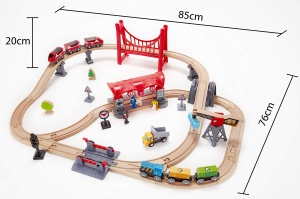 Set tren din lemn Hape Verkehrsreiche Stadt cu accesorii si figurine pentru copii 3 - Img 4