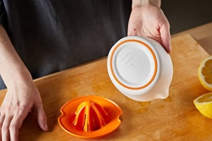 Storcator de citrice Fiskars Functional Form 1016125, 11.9 cm, albportocaliu, plastic - Img 11