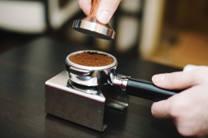 Tamper espresso Gastroback 90614 O 51 mm otel inoxidabil maner din lemn argintiu - Img 7