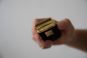 Wahl Travel Shaver Gold Edition - Aparat de ras electric fara fir si reincarcabil pentru barbati, ideal pentru calatorii, taierea parului si a barbii, compact si portabil - Img 6