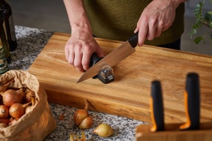 Ascutitor de cutite Fiskars Roll-Sharp, ceramic, negru, 15 x 6 cm - Img 4