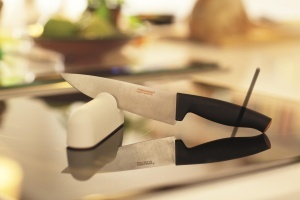 Ascutitor de cutite Fiskars Roll-Sharp, pentru cutite din otel, design finlandez, alborange - Img 11