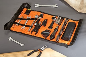 Black+DECKER Set de accesorii auto cu toate cheile dinamometrice pentru set de surubelnite auto Set de biti pentru set de scule auto intr-o geanta de rulare (cu accesorii pentru scule auto, cu lanterna) A7144 - Img 14