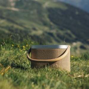 Boxa portabila Bang Olufsen Beosound A5, 360 sunet, design elegant din lemn - Img 9