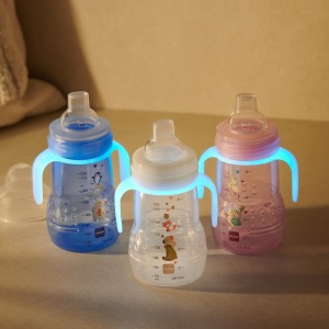 Cana de antrenament MAM Trainer 220 ml, culoare albastru deschis, cu manere luminoase - Img 4