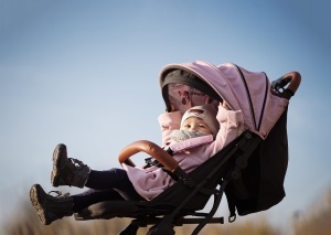 Carucior MoMi ESTELLE pliabil 15 kg cu functie de inclinare si maner telescopic - Img 2