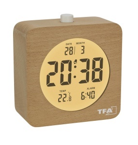Ceas digital de birou TFA Dostmann 60.2049 din lemn de fag, cu afisaj LCD si alarma