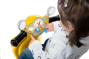 Chicco Vespa Primavera pentru copii 1-3 ani galben cu lumini si sunete - Img 6