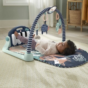 Covoras de joaca Fisher-Price Kick Play Piano Gym JMN75 albastru si maro cu pian si jucarii senzoriale - Img 2