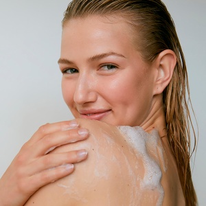 Crema de dus NIVEA cu peeling, 200 ml, cu particule exfoliante si vitamina E - Img 4