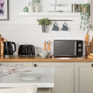 Cuptor cu microunde Russell Hobbs Honeycomb RHMM715B Solo 17 litri 700W negru cu 5 niveluri de putere temporizator incorporat si functie de dezghetare - Img 3