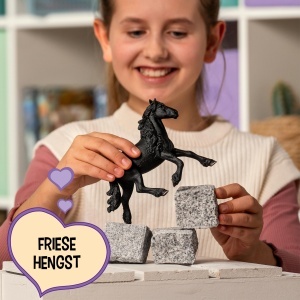Figurina de joc Frizian de la Schleich, 5 x 16 x 11 cm, detalii realiste - Img 2