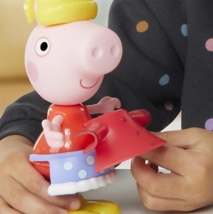 Figurina de joc Peppa Wutz cu 6 accesorii, 15 cm, pentru copii - Img 5