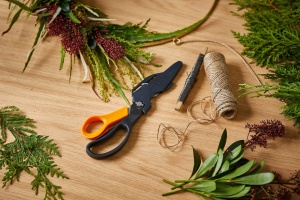 Foarfeca multifunctionala Fiskars Cuts More 1000809 23 cm lame detasabile acoperire titan negruportocaliu - Img 8
