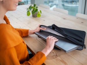 Geanta laptop Trust Bologna Slim, 16 inch, neagra, din material reciclat - Img 8