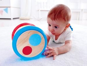 Hape Baby Drum | Jucarie muzicala rulanta pentru copii mici pentru a invata ritm si sunete diferite, functioneaza cu baterii, de la 6 luni - Img 2