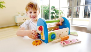 Hape Cutie de scule din lemn cu accesorii | Set de joaca cu ciocan pentru copii, rezolvarea problemelor, joc de rol, 17 piese - Img 2
