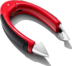 Instrument pentru indepartarea coditelor de la fructe OXO Good Grips cu lame din otel inoxidabil