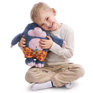 Jucarie de Plus NICI Maulwurf Berti Bermuda 30cm, Culoare Gri, cu Shorturi Colorate - Img 1
