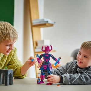 LEGO Marvel Fantastic Four vs Galactus 76316 Set de Constructie cu Minifigurine si Elemente Mobile - Img 2