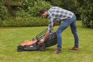 Masina de tuns iarba electrica BlackDecker BEMW481BH, 1800W, 42cm, 50l - Img 5