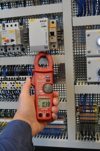 Multimetru cu cleste Benning CM 2-1, masurare curent pana la 400 A, 600 V - Img 3