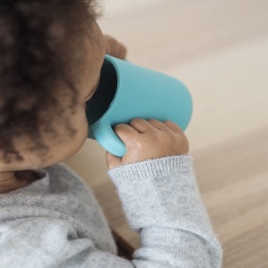 Pahar de invatare Beaba 2-in-1 din silicon, cu 2 manere, culoare albastra - Img 5