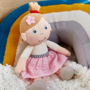 Papusa de plus HABA Lara, 25 cm, pentru bebelusi si copii, usor de curatat - Img 7
