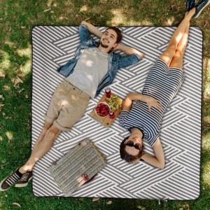 Patura de Picnic Relaxdays XXL, 200 x 200 cm, impermeabila, gri-alb - Img 2