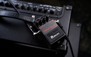 Pedala de efect BOSS MT-2W Metal Zone Waza Craft, analogica, cu 3 benzi EQ - Img 2