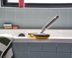 Perie de curatare Joseph Joseph CleanTech 2-in-1 cu maner moale si paduri de microfibra - Img 3