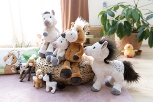 Perna din Plush NICI Holly K. Pony - Culoare maro, pentru copii, cadou ideal - Img 6
